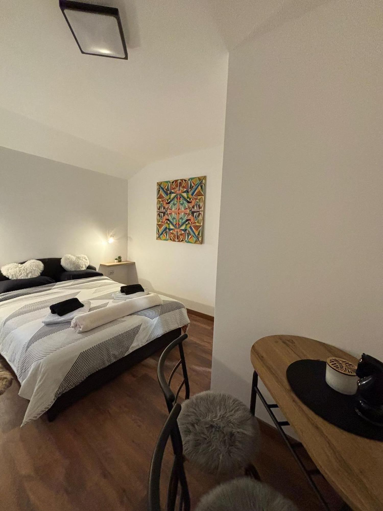M - Sa Dvije Spavace Sobe Homestay szállás Károlyváros